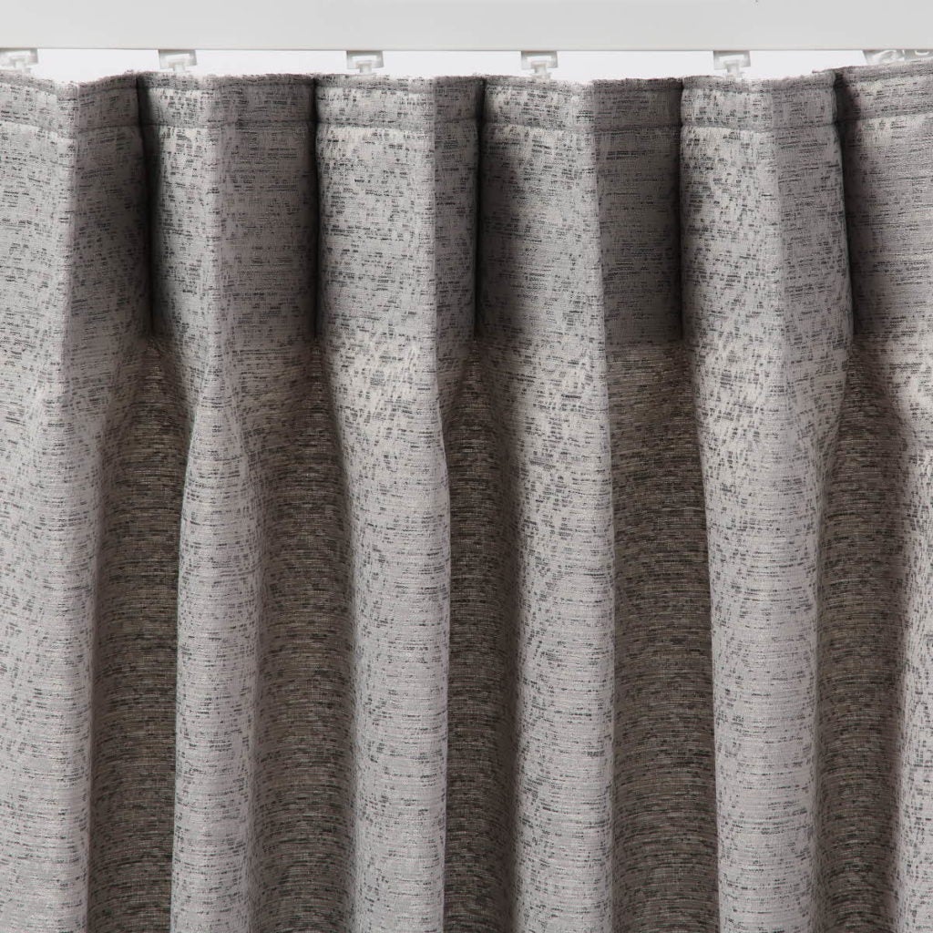 Accordia-fold drapery